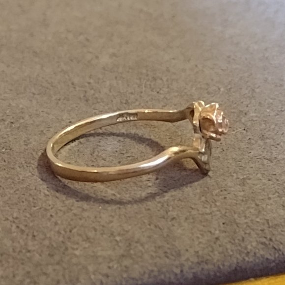 10K Yellow Gold Flower Ring Size 6 - Picture 8 of 8
